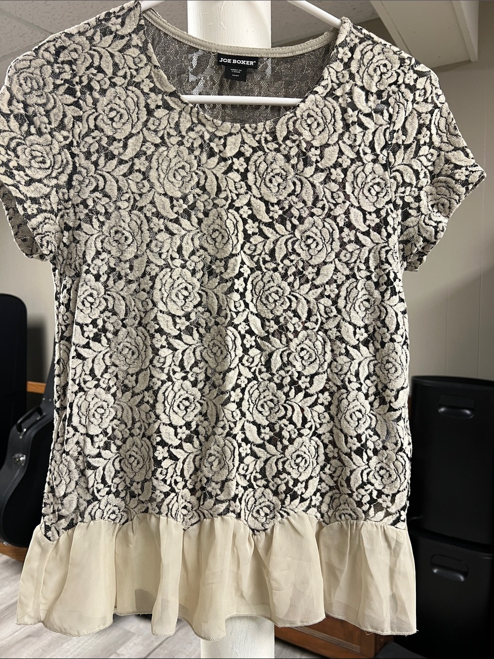 Joe Boxer Black and Cream Lace Peplum Short Sleeve Top sz medium